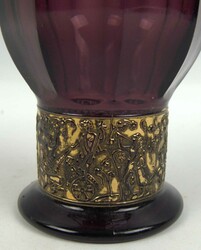Walter Glas, Amethystglas mit Goldrelief, Art Deco um 1930. Recht ...