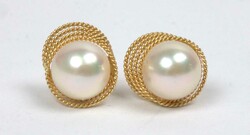 Earrings, 18 karat yellow gold, each set with a pearl