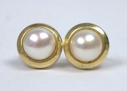 Earrings, 14k yellow gold, each set with 1 pearl