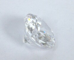Großer Zirkonia Schmuckstein zur VerarbeitungAutomatically generated ...