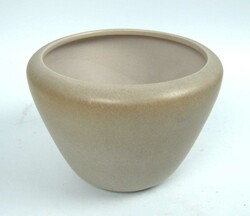 Keramik Blumentopf, beige. Am Stand undeutlich gemarkt. Höhe ca. 16 ...