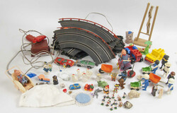 Lot Spielzeug aus Auflösung, dabei Püppchen, Lego, etc.