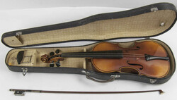 Geige im Geigenkasten mit Geigenbogen, Geigenbogen ohne Seiten, Geige ...