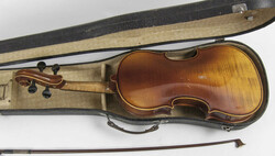 Geige im Geigenkasten mit Geigenbogen, Geigenbogen ohne Seiten, Geige ...