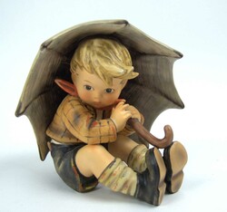 Hummel/ Goebel Figur "Geborgen Junge". Höhe: ca. 14 cm, aus ...