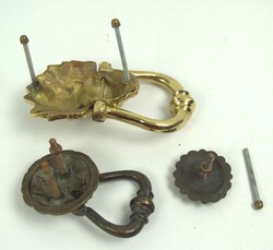 2 antike Türklopfer "Löwenkopf" aus massivem Messing, ...