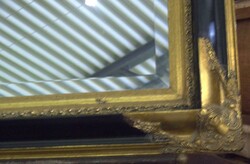 Spiegel im Rahmen, goldfarben und schwarz. Maße: Höhe ca. 110 cm, ...