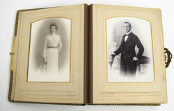 Historische Kabinettfotos im Lederalbum mit intaktem Zierverschluss, ...