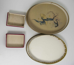 2 dekorative Jugendstil / Art-déco Schachteln. 1 ovale "Riquet - ...