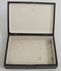 antike Schatulle, Chinalack wohl 19. Jahrhundert. Polychrome bemalung ...