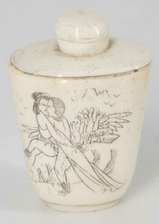 China, Snuff Bottle, aus einem Röhrenknochen, mit Löffel. Umlaufend ...