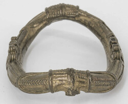 Westafrika, Schmuck - Fußspange mit aufgesetzten figürlichen ...