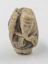 Japan, Netsuke, Glücksgottheit, Höhe: ca. 40 mm.