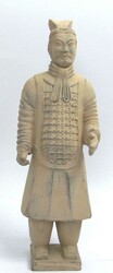 Nachbildung einerTerrakotta-Krieger-Figur des ersten chinesischen ...