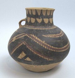 Keramikvase bemalt aus der Banshan-Zeit (2600-2300 v.Chr.) mit ...