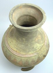 Antike chinesische Keramikvase, vermutlich aus der Han-Dynastie ( 206 ...