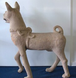 Handgeformter Keramikhund, wohl aus der Han-Dynastie (206 v. Chr.-220 ...