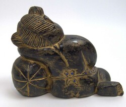 Ganesha- oder Buddha Statue im asiatischem Stil aus Holz. Schwarz mit ...