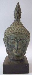 Buddha Kopf Skulptur im thailändischen Stil gefretigt, typische ...