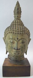 Buddha Kopf Skulptur im thailändischen Stil gefretigt, typische ...