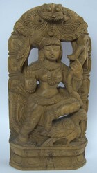 geschnitzte Holzfigur, Relief die eine hinduistische Gottheit ...