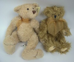 2 Teddies, 1x 33 cm, 1x 27 cm. Guter Zustand. Verschiedene Modelle.  ...