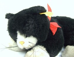 STEIFF Katze MINOU Schwarz/Weiß 2756/25, goldener Knopf und Fahne