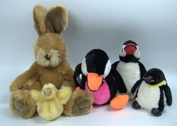 Lot Stofftiere, bestehend aus 3 Pinguinen, 1 Hase sowie 1 Ente. Guter ...