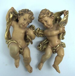 2 Putten aus Holz, farbig bemalt. Mit Wandaufhängung. Länge ca. 20 ...