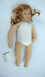 Käthe Kruse Glückskind, Stoffpuppe, am Kopf gemarkt. Mit Schild. ...