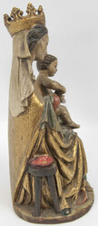 Madonnenstatue mit Jesukind, geschnitzte Holzfigur, farbig bemalt. ...