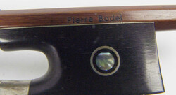 Geigenbogen, signiert mit Pierre Bade. Frosch mit Pariser Auge. ...