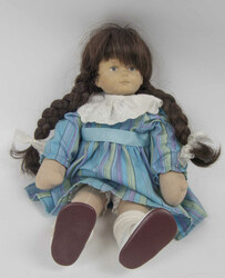 Künstlerpuppe mit Stoffkörper und Holzkopf.Automatically generated ...