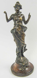 Bronze Skulptur, Jugendstil Schönheit, an der rechten Hand Fehlteil. ...
