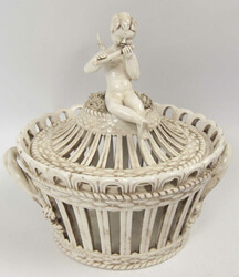 Porzellandose von Este Italien, Durchbruchporzellan, auf dem Deckel ...