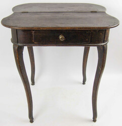 Barocker Spieltisch mit geschwungenen Cabriole-Beinen und klappbare ...