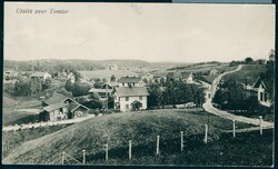 TOMTER. Fint kort med oversikt over mange hus og stasjonen litt unna ...