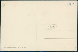 ASKIM jernbanestation. Nærbilde stasjonssbygningen med mye folk som ...