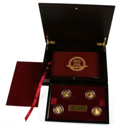 FIFA 100 år 1904-2004. 4 gullmynter i kvalitet proof. Totalt ca. 31 ...