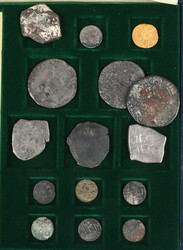 NEDERLAND. Rundefunnet sett med 14 mynter bl.a.1 dukat 1724 (gull), 8 ...