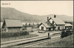 BARKALD St. Nærbilde, med èn, enslig gubbe sentralt (Normanns ...