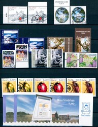 ÅLAND. Samling ryddig oppsatt i to vanlige innstikkbøker, ...