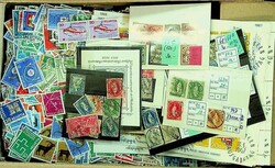 1862-2010, n.A. über 1 KG papierfreie Kiloware mit Bl., Zsdr., Klbg. ...