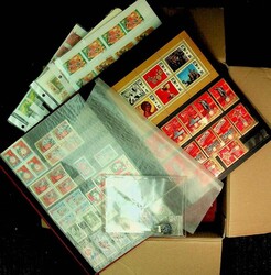 Ab ca.1870, Posten im Karton, dabei Marken, Blocks, Kleinbögen, ...