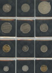 ca.1925/1980, 2 Album mit 160 versch. Münzen div. Länder, dabei ...