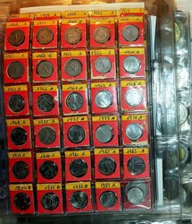 2 Kartons mit Posten eines Flohmarkthändlers in Kassetten, Alben etc ...