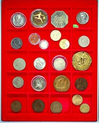 Nachlass in 13 Tablaren, von alt bis neu, mit Münzen, Medaillien, ...