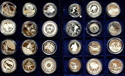 OLYMPIADE 1998/2000: Slg. mit 46 Silbermünzen, alle gekapselt in 3 ...