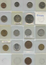 2 Alben mit Welt-Slg. 350 Münzen, nach Ländern sortiert, von alt ...