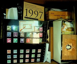 grosser Karton mit Sammlungsresten, viel noch in ABO Tüten, u.a. ...